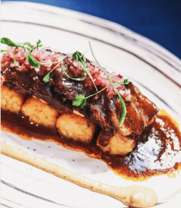 Seco de wagyu con tacu tacu de faba asturiana